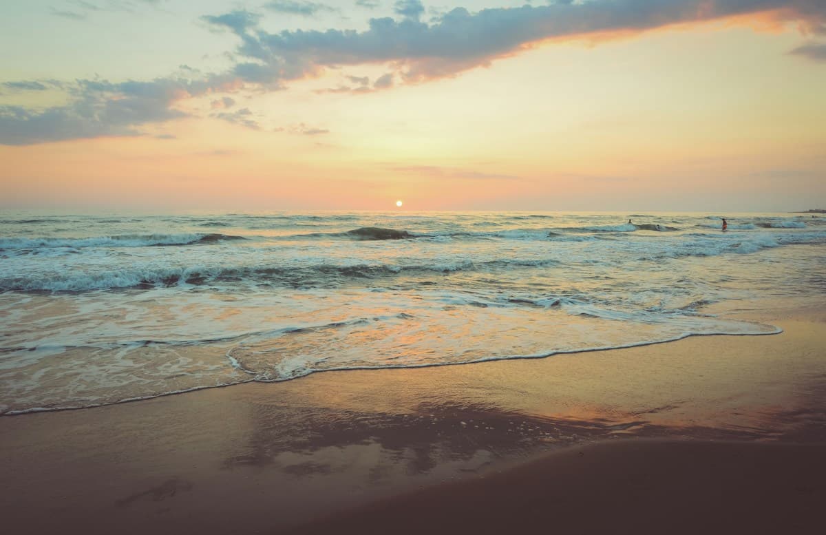 A sunset by the sea, an example of a memory to keep together